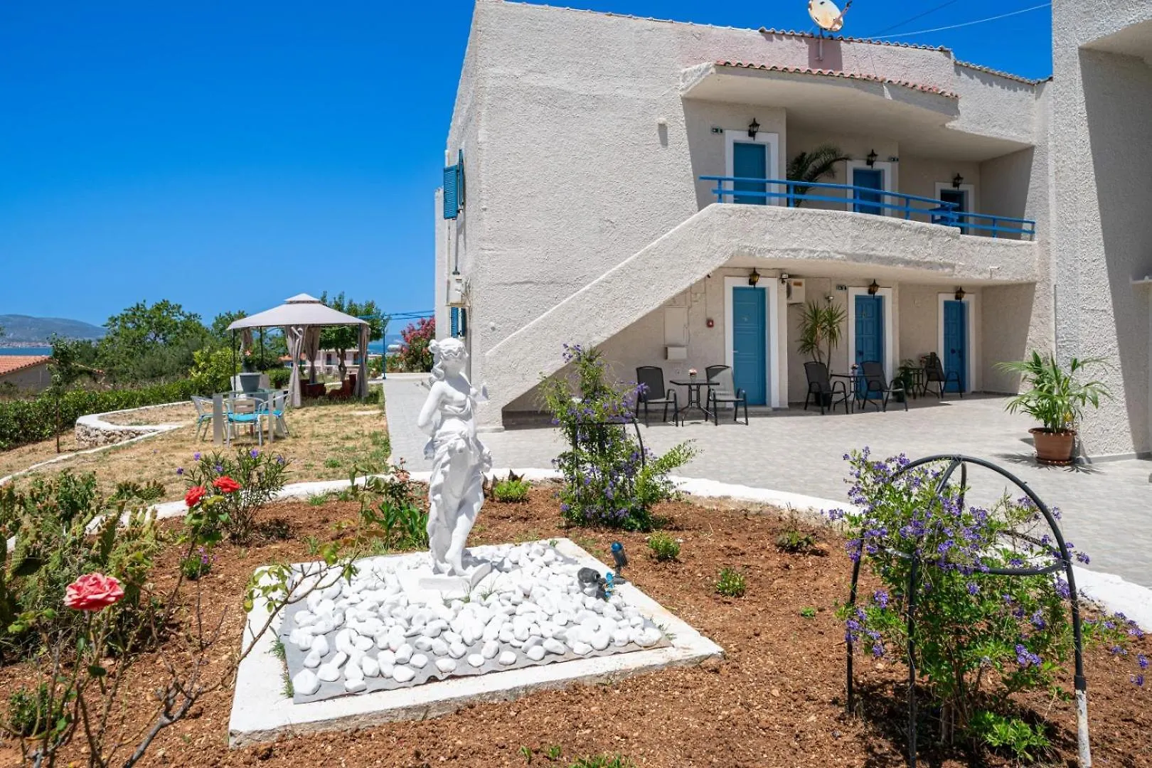 Fiore Di Mare Studios Lassi
